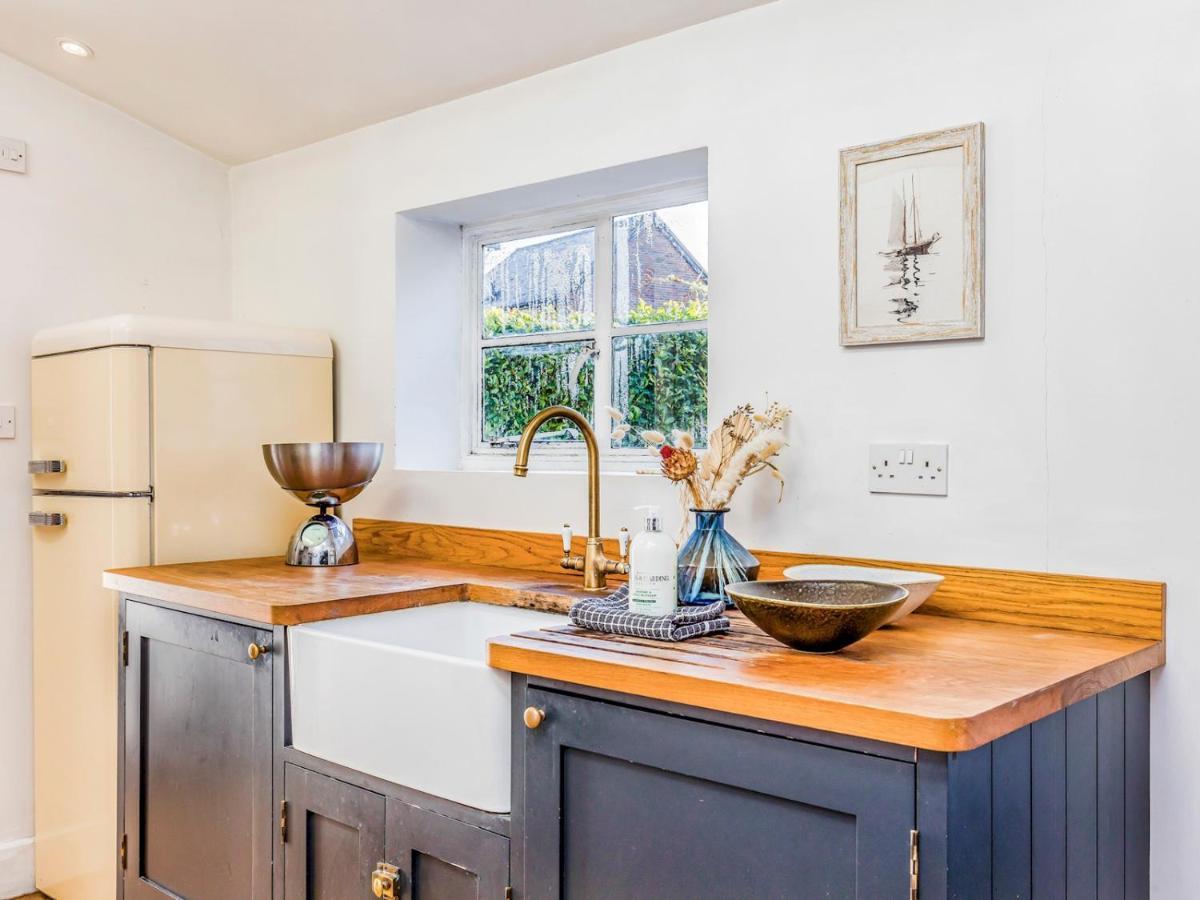 Pass The Keys Charming Downland Cottage 치체스터 외부 사진